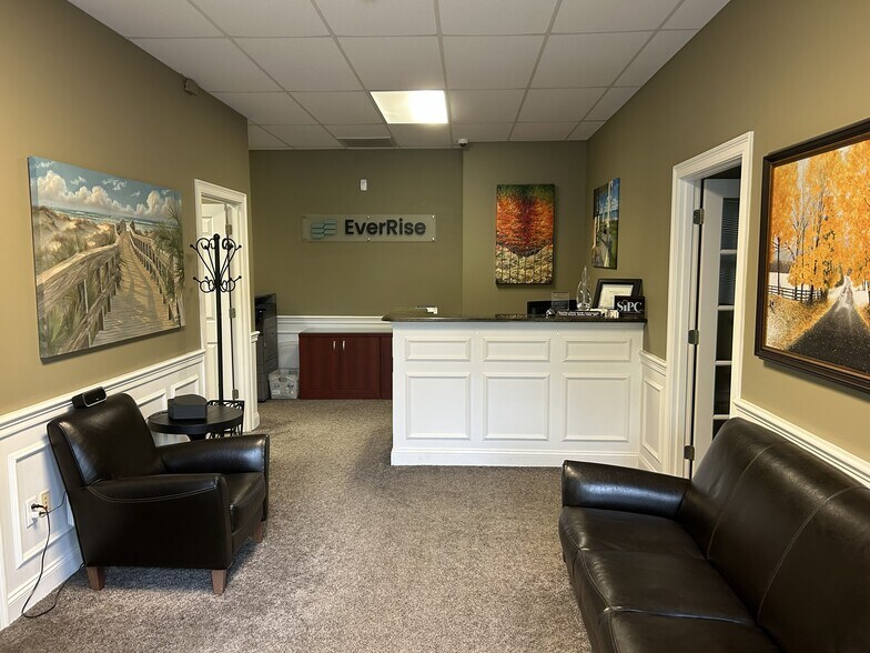 More Photos Of 3 Oak St, Westborough Office For Sale