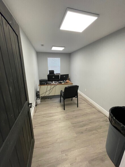 More Photos Of 1150 Maxwell Ave, Evansville Unknown For Lease