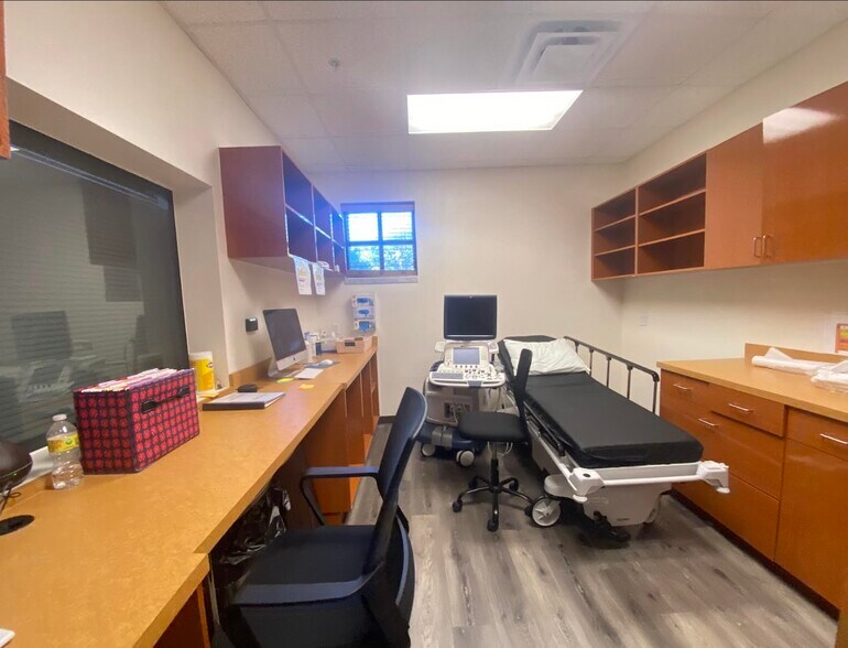More Photos Of 572 Ocoee Commerce Pkwy, Ocoee Medical For Lease