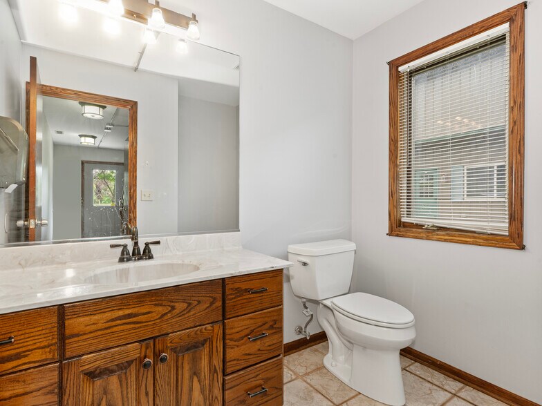 More Photos Of 22660 S Harlem Ave, Frankfort Flex For Sale