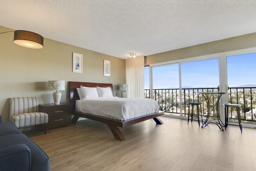 More Photos Of 415-425 Washington Blvd, Marina del Rey Apartments For Lease