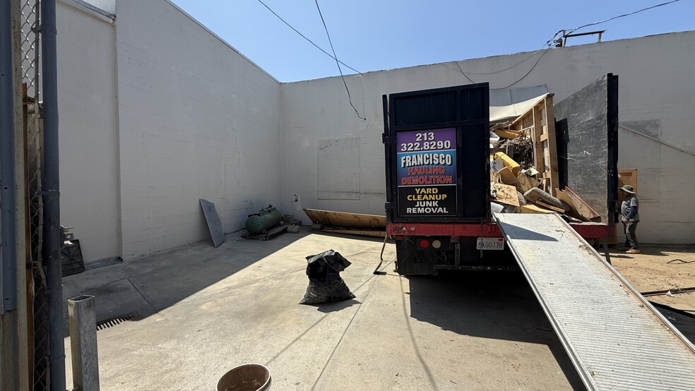 More Photos Of 4909 Exposition Blvd, Los Angeles Manufacturing For Lease