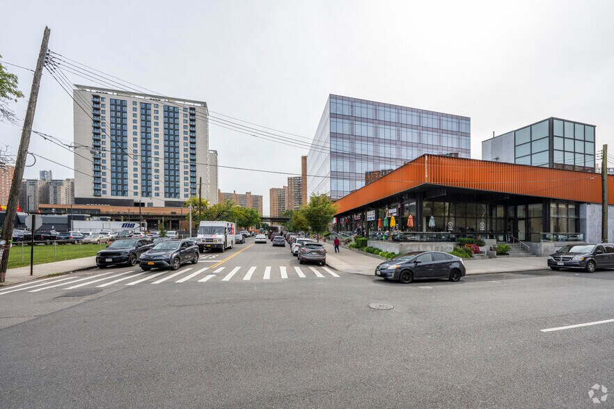 More Photos Of 626 SHEEPSHEAD BAY Rd, Brooklyn Office For Lease