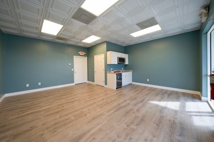 More Photos Of 6640 Taylor Rd, Punta Gorda Light Distribution For Lease