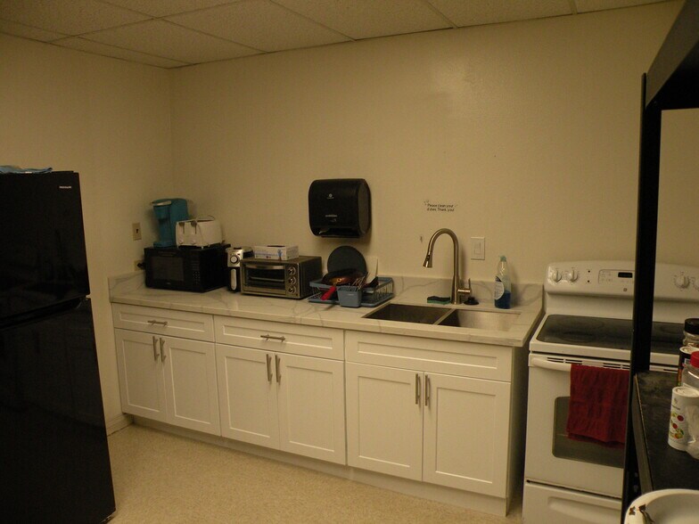 More Photos Of 3121 E Avenue I, Lancaster Freestanding For Sale