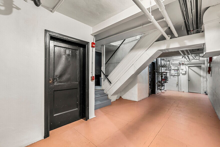 More Photos Of 6400-6404 Hollywood Blvd, Los Angeles Office For Sale