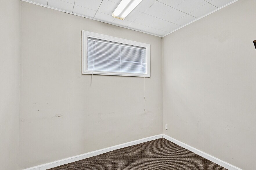 More Photos Of 7102 E Pendleton Pike, Indianapolis Office For Sale