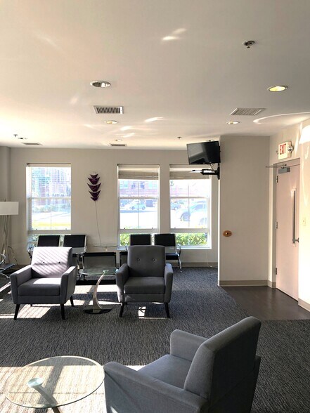 More Photos Of 21135 Whitfield Pl, Sterling Medical For Lease