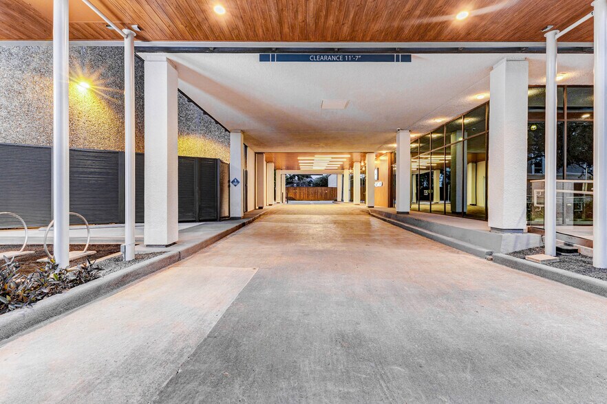 More Photos Of 427 W 20th St, Houston Medical For Lease