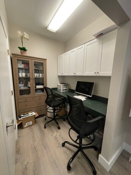 More Photos Of 6478 Putnam Ford Dr, Woodstock Office For Lease