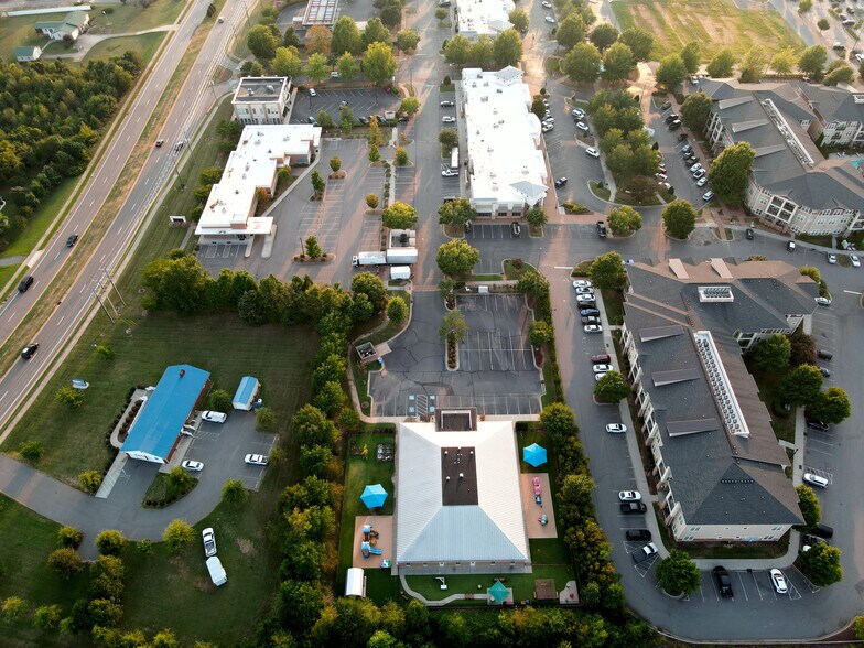 More Photos Of 209 Town Square Cir, Mooresville General Retail For Sale