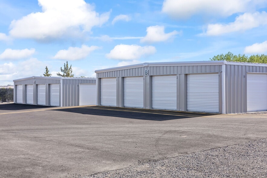 More Photos Of 1451 Olive st, Madras Self Storage For Sale