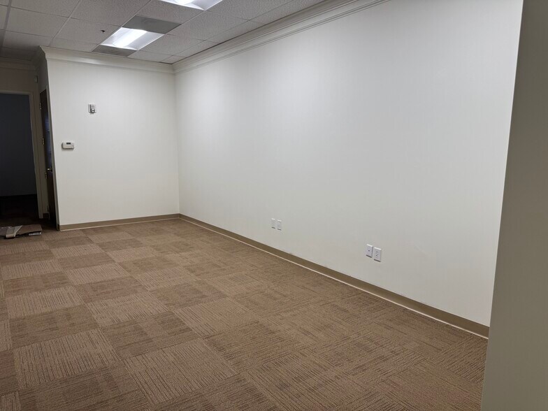 More Photos Of 19520 W Catawba Ave, Cornelius Office Residential For Lease