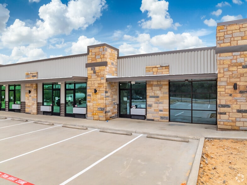 More Photos Of 3822 SE Military Dr, San Antonio Unknown For Lease