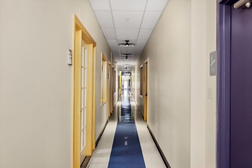 More Photos Of 9 N Loudoun St, Winchester Office For Sale