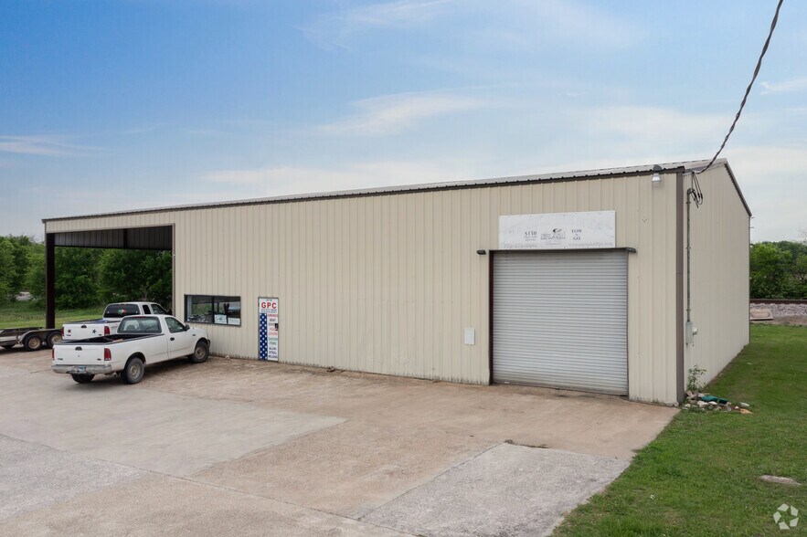 More Photos Of 307 TX-342, Red Oak Showroom For Sale