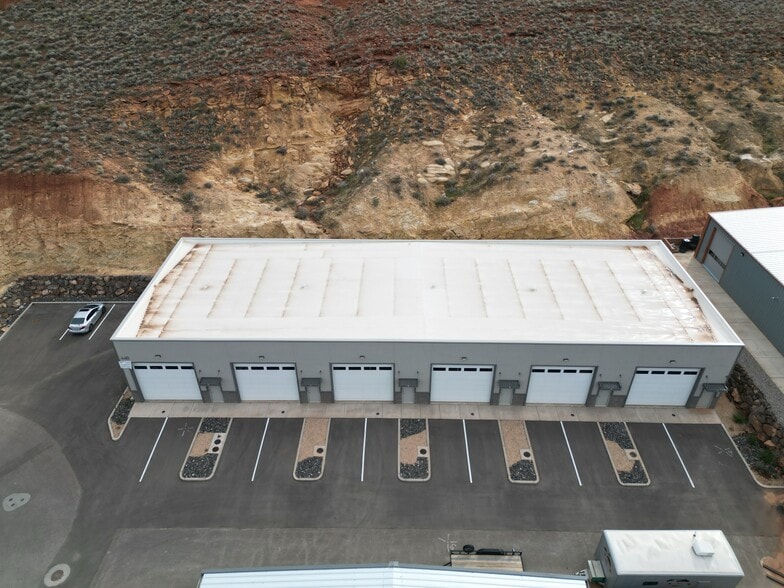 More Photos Of 448 Commerce Dr, Hurricane Warehouse For Sale