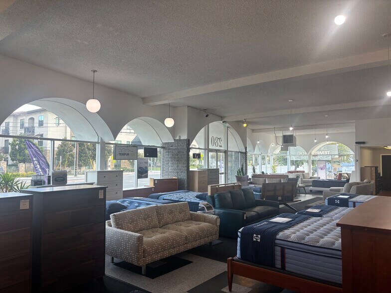 More Photos Of 280 El Camino Real, San Carlos Storefront For Sale