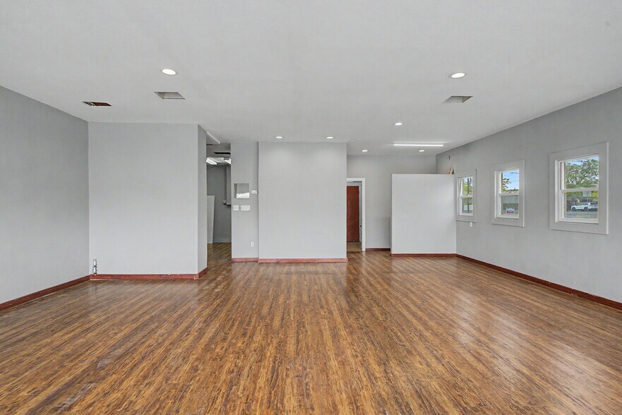 More Photos Of 330 Main Ave E, Soap Lake Freestanding For Lease