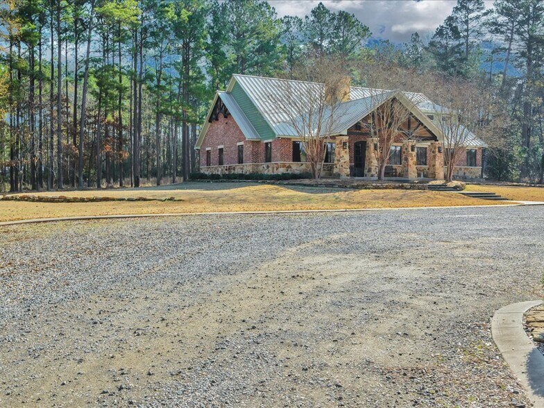 More Photos Of 7680 FM 2497, Lufkin Office For Sale