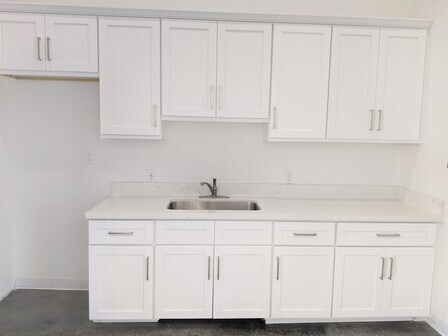 More Photos Of 18444 Ventura Blvd, Tarzana Service For Lease