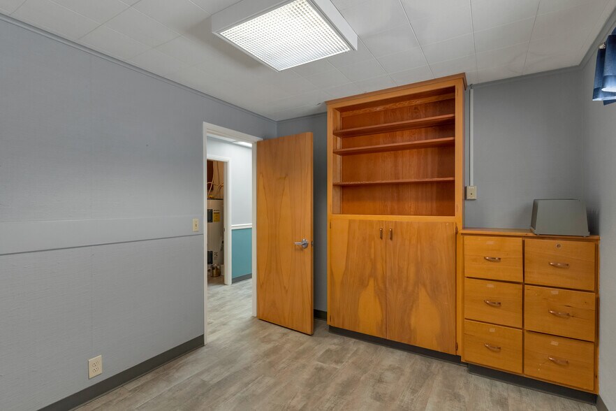 More Photos Of 151 W Washington St, Stayton Storefront Retail Office For Lease