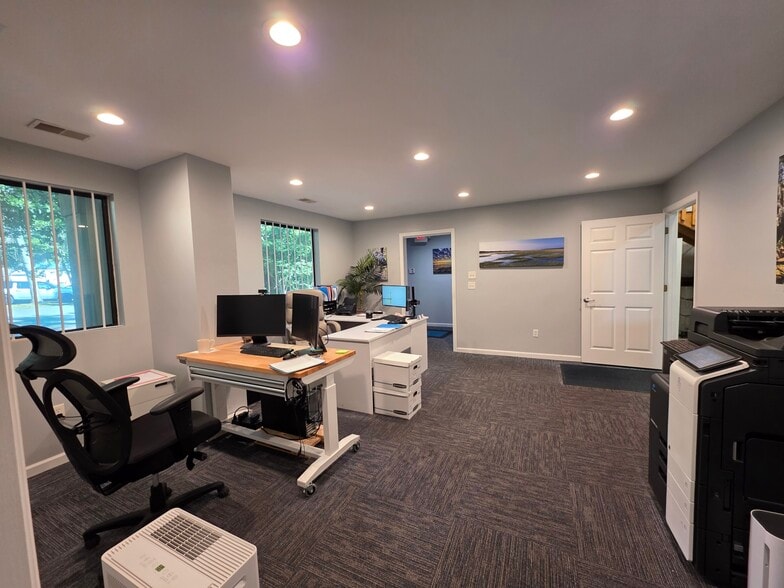 More Photos Of 16 Finch St, Hilton Head Warehouse For Sale