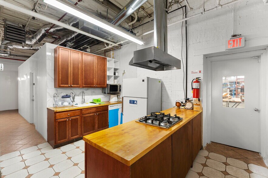 More Photos Of 100-118 John F Kennedy Dr N, Bloomfield Warehouse For Sale