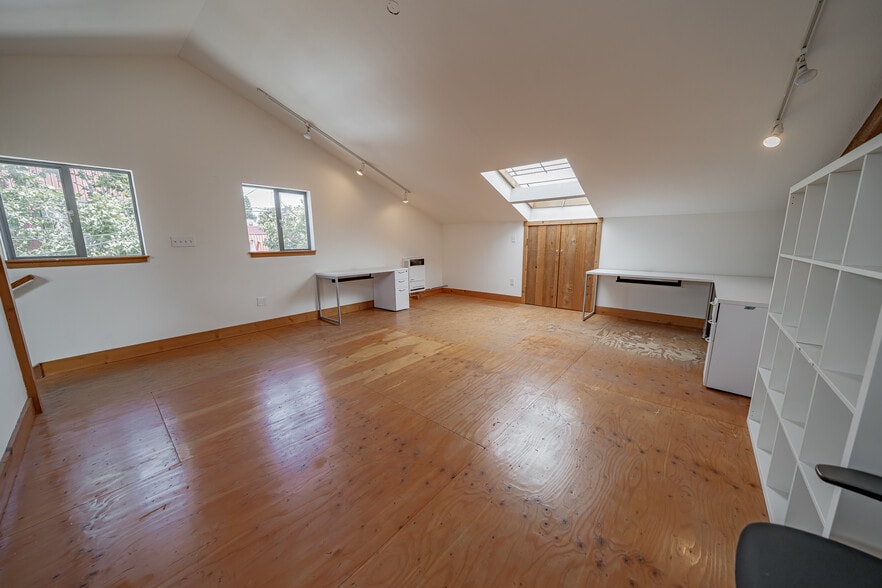 More Photos Of 2894 Ettie St, Oakland Distribution For Lease
