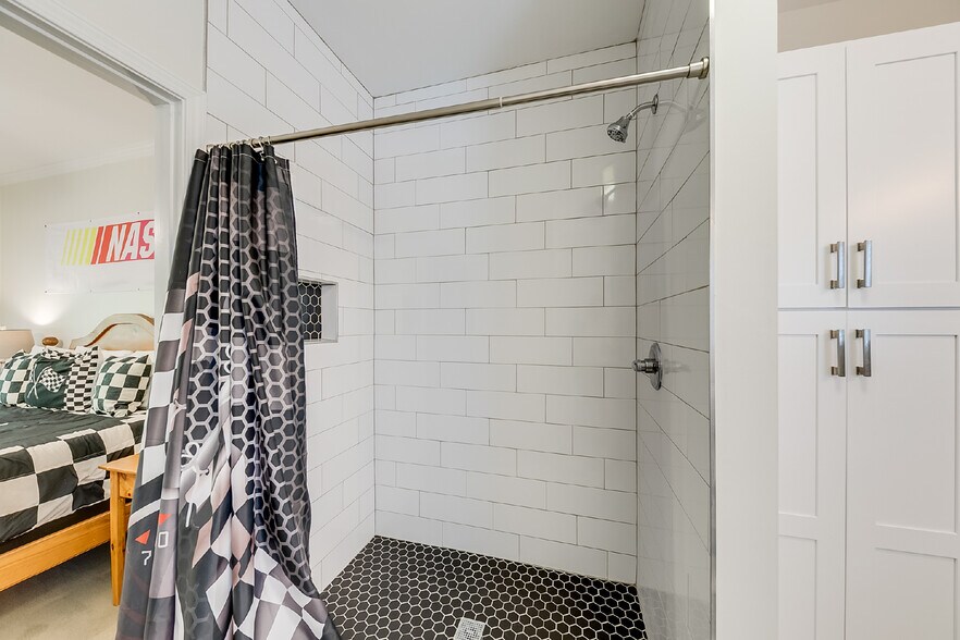 More Photos Of 892 Edelweiss Strasse, Helen Hotel For Sale