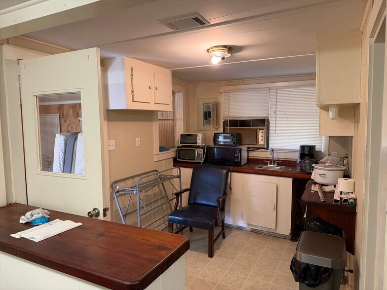 More Photos Of 201 Crispen Blvd, Brunswick Office For Sale
