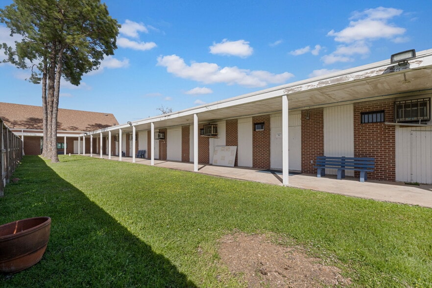 More Photos Of 11503 Martin Luther King Blvd, Houston Religious Facility For Sale