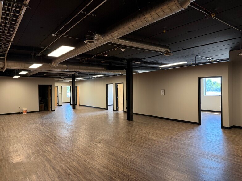 More Photos Of 929 Childs St, Wheaton Warehouse For Lease