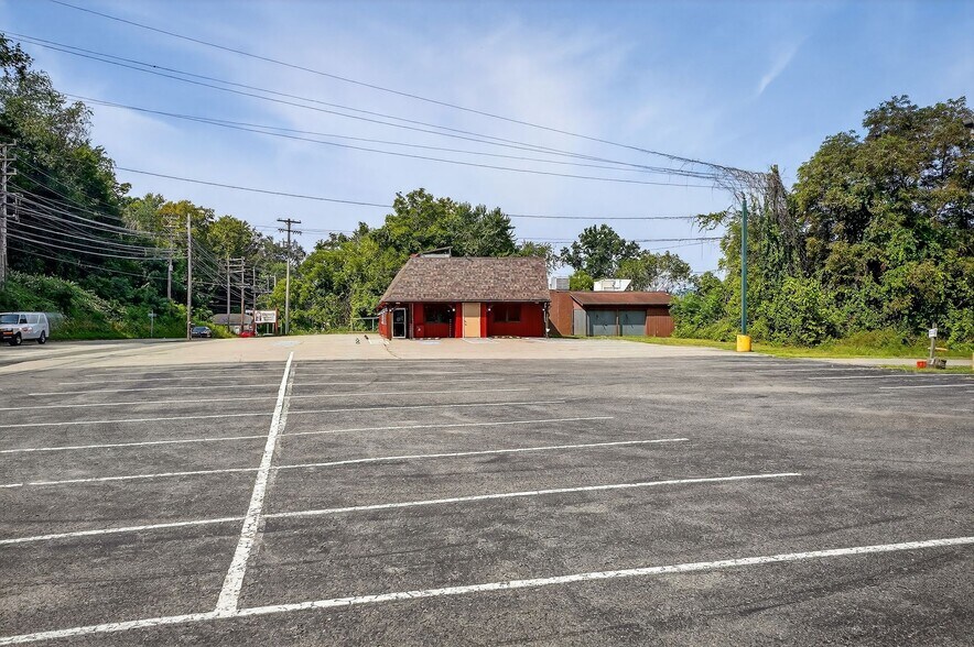 More Photos Of 550 McKeesport Rd, Elizabeth Freestanding For Sale