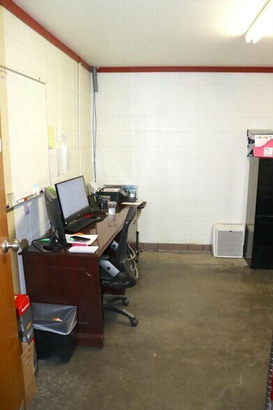 More Photos Of 1301 Industrial Park Rd, Mountain Grove Warehouse For Lease