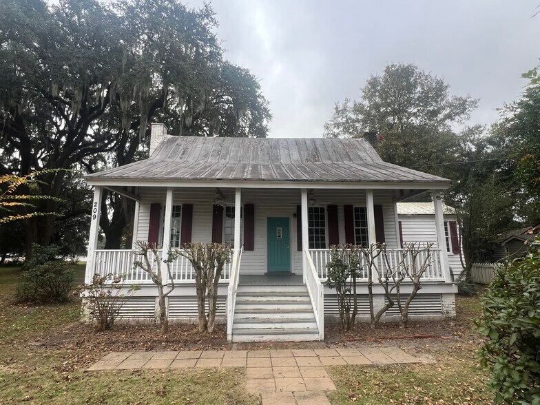 More Photos Of 209 Stallsville Rd, Summerville Office For Lease