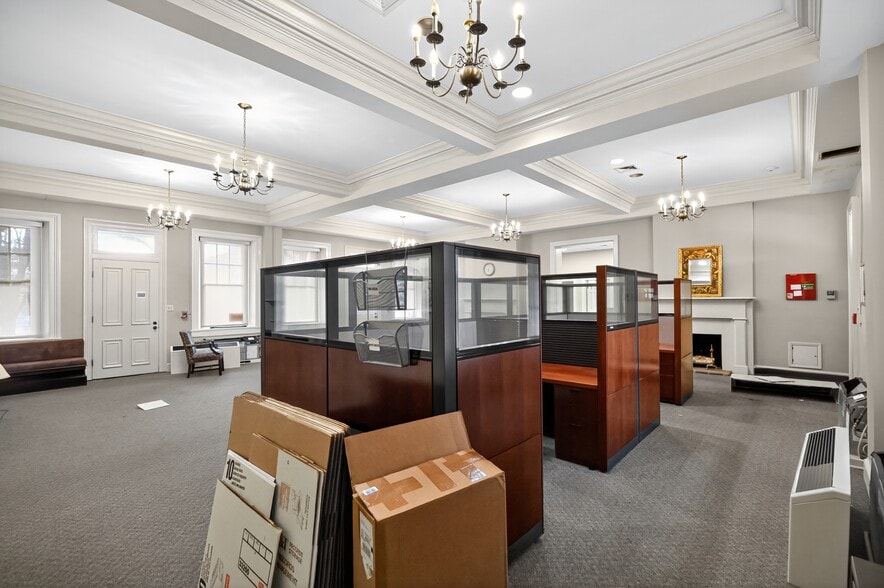 More Photos Of 38 Rouss Ave, Winchester Bank For Sale