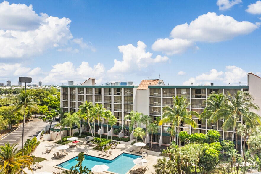 More Photos Of 1901 Palm Beach Lakes Blvd, West Palm Beach Hotel For Lease