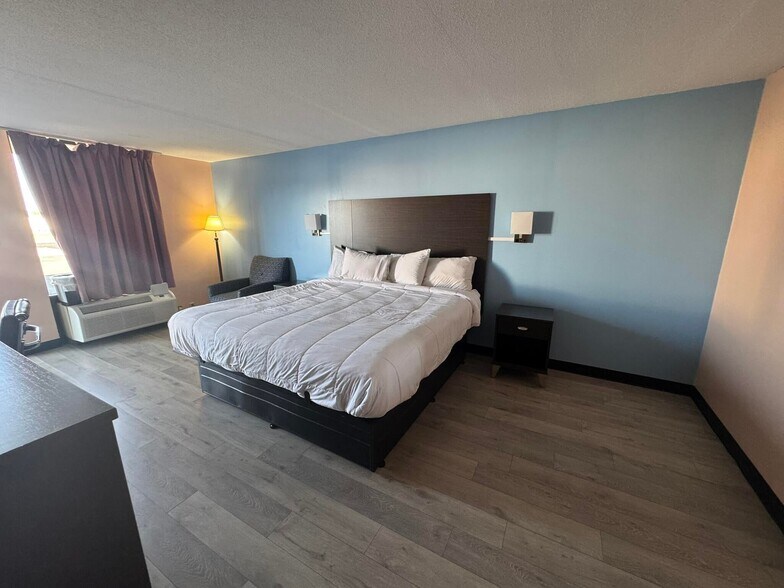More Photos Of 990 Maple St, Russell Springs Hotel For Sale