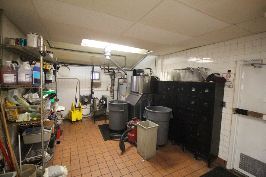 More Photos Of 930 E Coliseum Blvd, Fort Wayne Restaurant For Sale