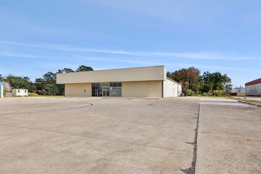 More Photos Of 1390 N Main St, Vidor General Retail For Lease