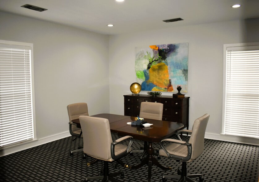 More Photos Of 1019 S Perry St, Montgomery Office For Sale