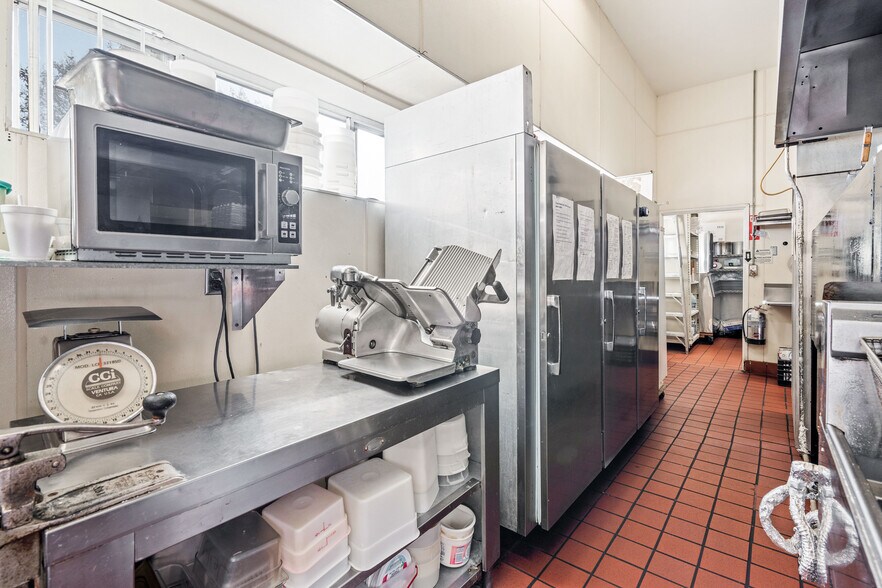 More Photos Of 116 W Ramsey St, Banning Restaurant For Sale