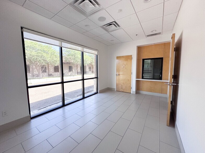 More Photos Of 6547 Star Ct, Laredo Office For Lease