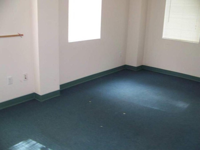 More Photos Of 136 Beach City Rd, Hilton Head Flex For Lease