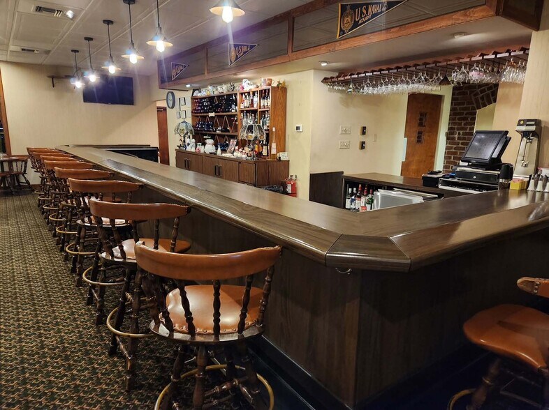 More Photos Of 212 N Warren Ave, Apollo General Retail For Sale