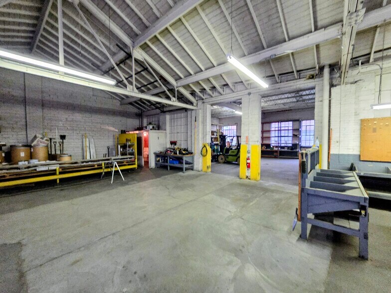 More Photos Of 1416 Lewis St, Charleston Warehouse For Sale