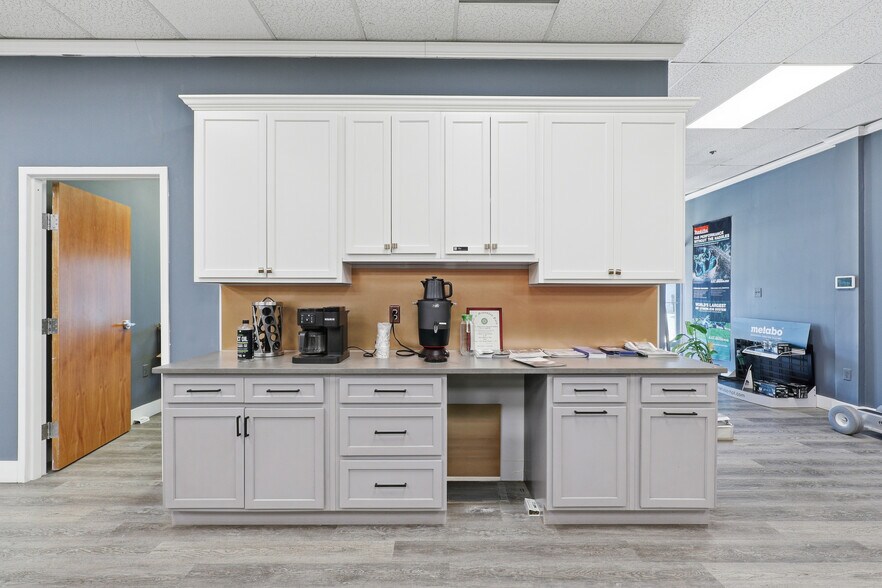 More Photos Of 9208 Enterprise Ct, Manassas Park Warehouse For Sale