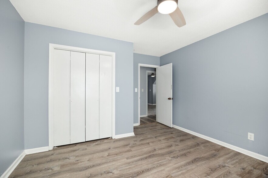 More Photos Of 802 E Nodaway St, Oregon Flex For Sale