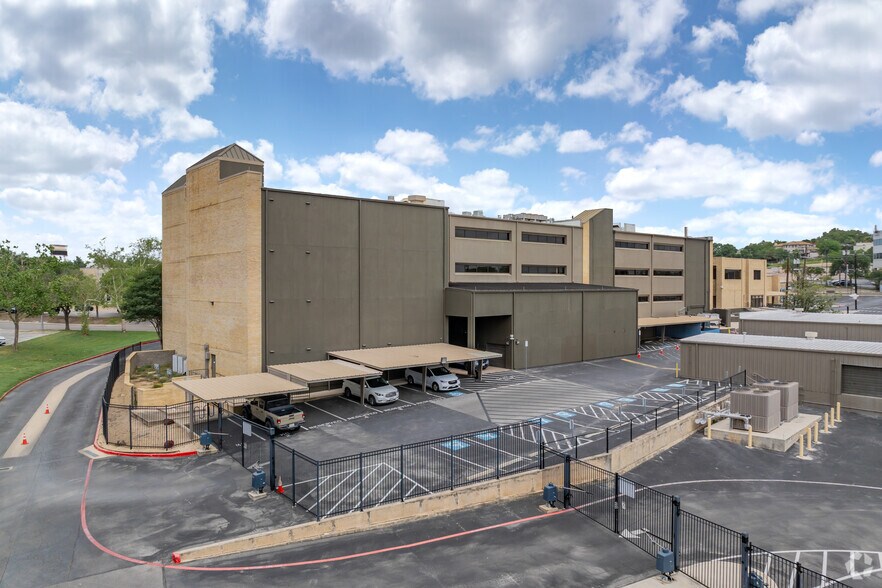 More Photos Of 4300 Centerview, San Antonio Office For Sale